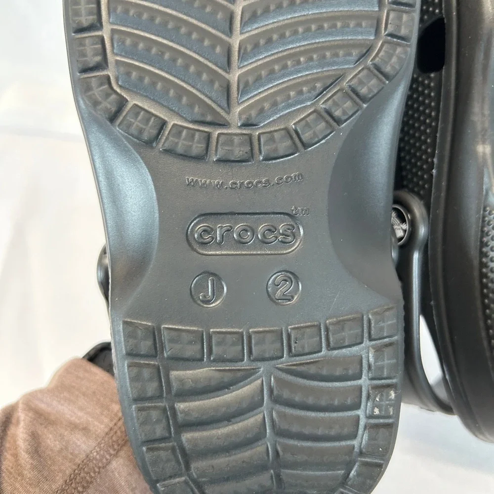 Crocs Baya Clog Kids Size J2 Black Slip On Water Shoes Breathable Sandals